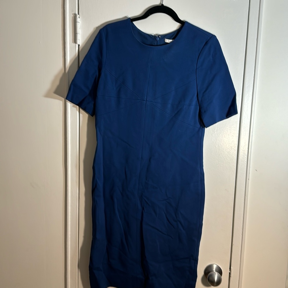 Diane Von Furstenberg Blue short sleeve dress. Size 12